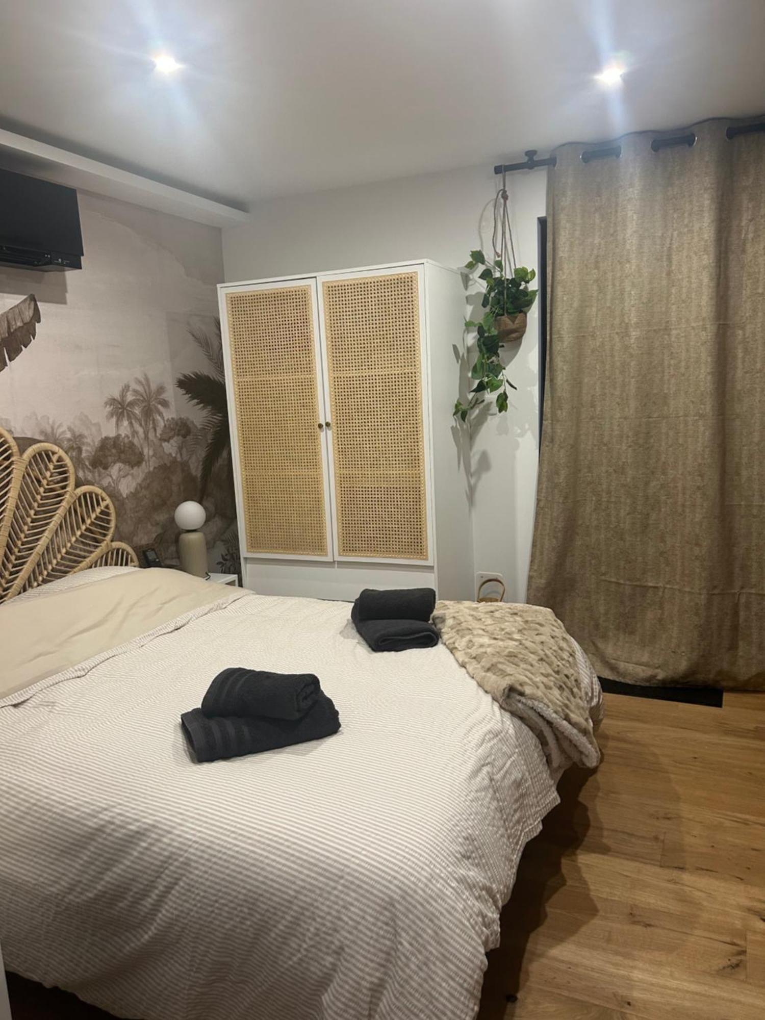 Studio Prestige Avec Terrasse Le Chene Dore Au Coeur Du Centre Touristique Cite Des Loisirs 200 M Du Galaxie,Face Au Snowworld Parking Gratuit Privatif Amneville Exterior photo